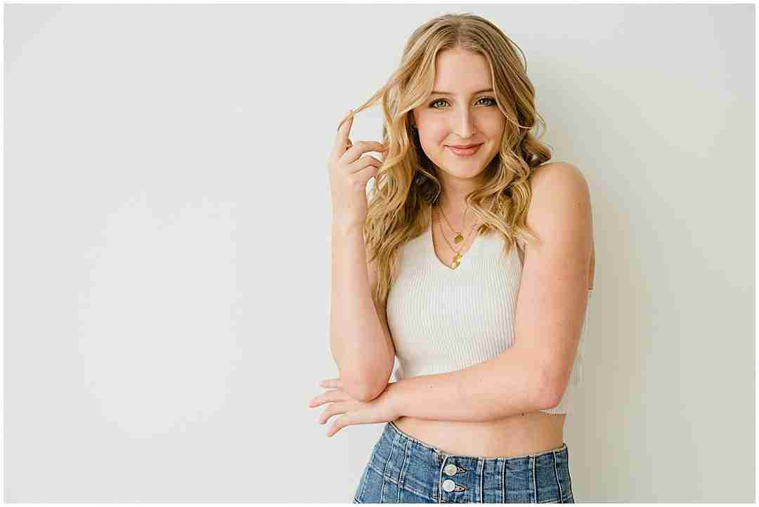 How to shop for outfits for your senior photos with Shalimar B. Photography with award-winning Chicago senior photographer Shalimar B. Photography.