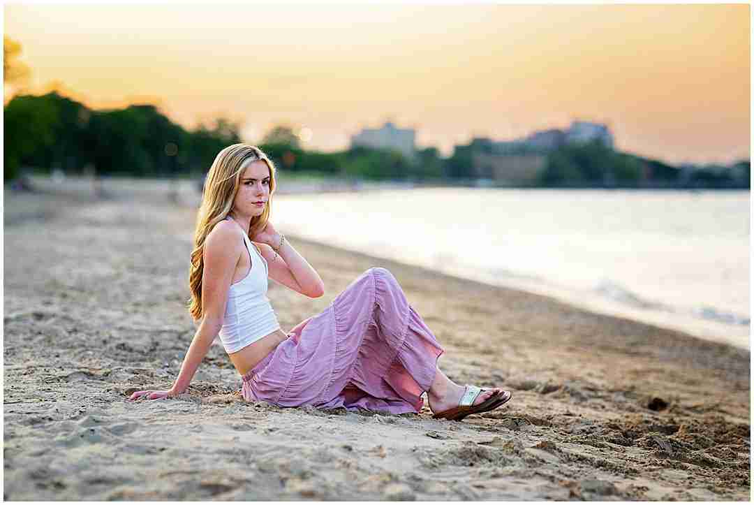 How to shop for outfits for your senior photos with Shalimar B. Photography with award-winning Chicago senior photographer Shalimar B. Photography.