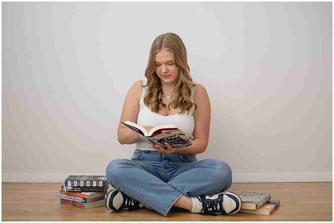 How props can elevate your senior photos with Shalimar B. Photography with award-winning Chicago senior photographer Shalimar B. Photography.