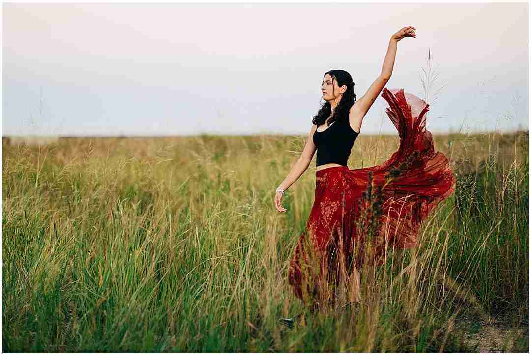 How to make your senior photos feel like you with award-winning Chicago senior photographer Shalimar B. Photography.