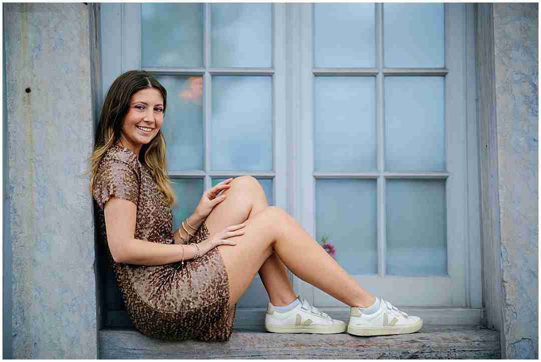 How to feel comfortable for your senior photos with award-winning Chicago senior photographer Shalimar B. Photography.