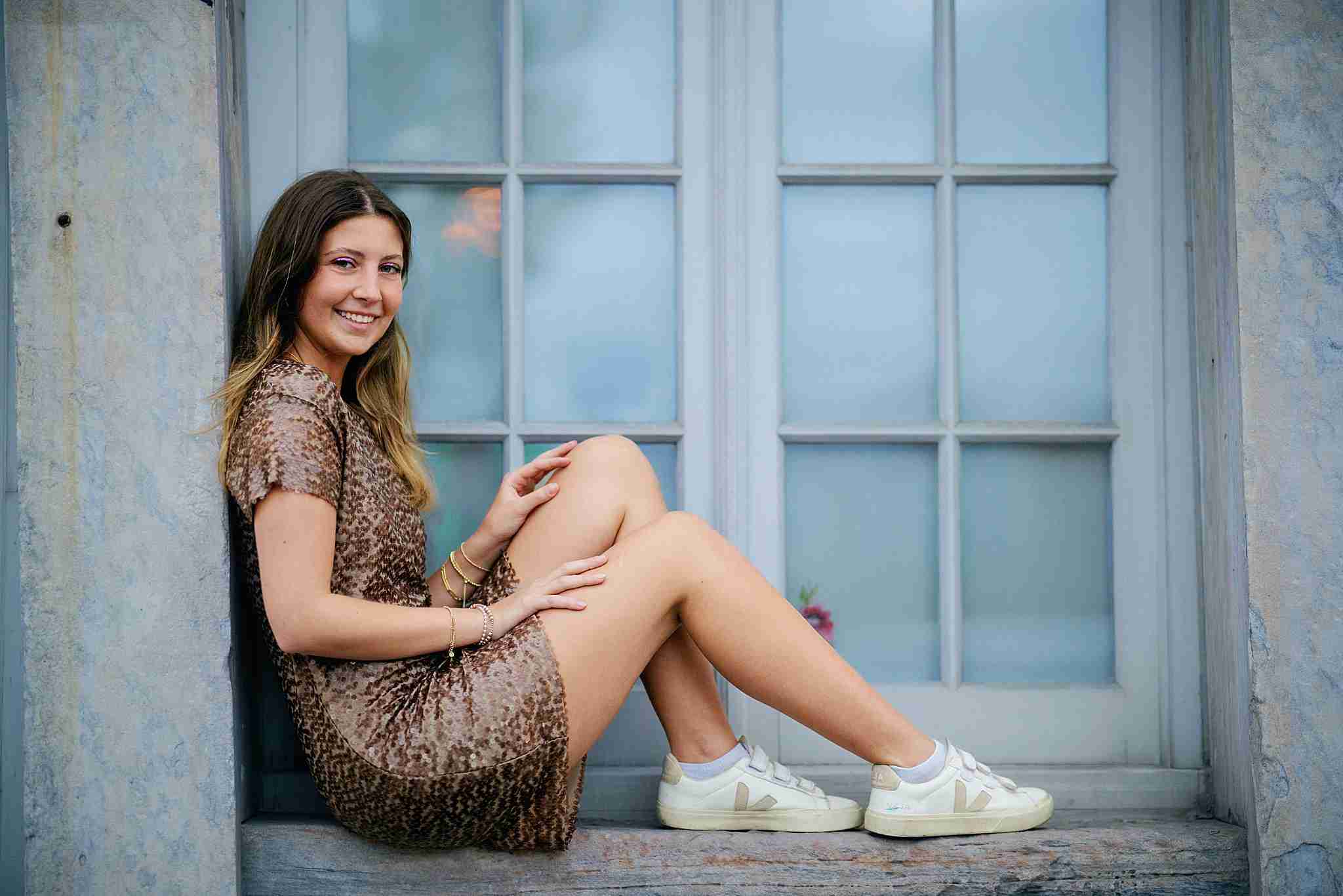 How to feel comfortable for your senior photos with award-winning Chicago senior photographer Shalimar B. Photography.