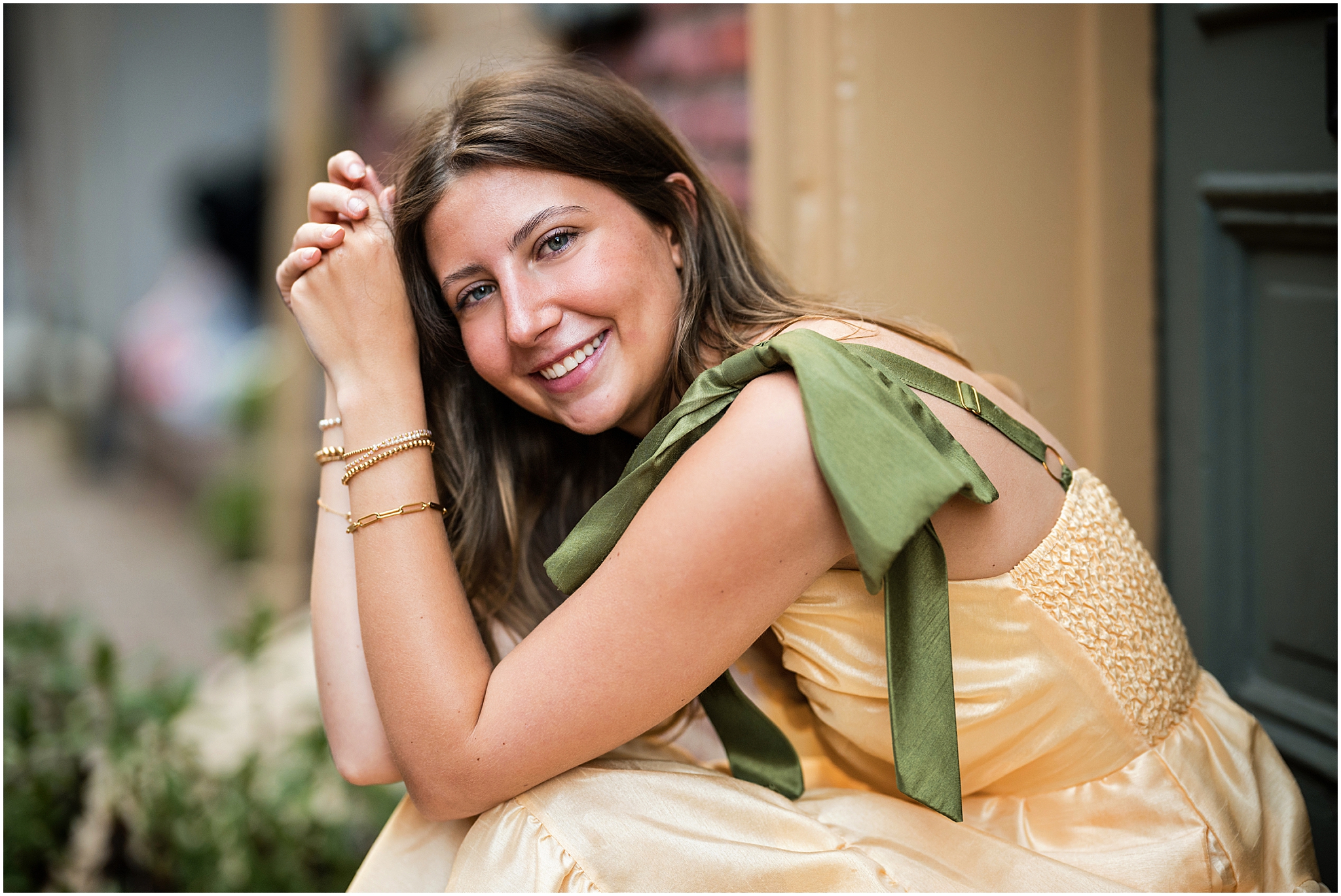 How I make your senior photo experience stand out with senior photos by the award-winning Chicago senior photographer Shalimar B. Photography.