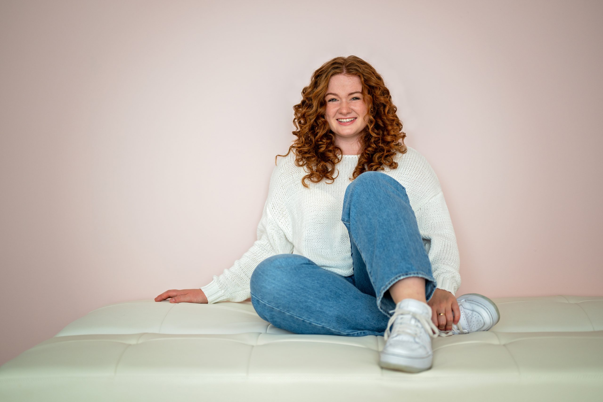 Outfit ideas for senior girls from a Chicago senior photographer – Shalimar B. Photography is an award-winning Chicago senior photographer.