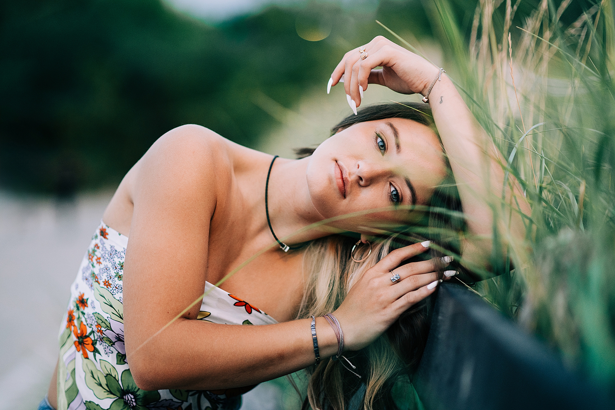 Why summer senior photos are a favorite for Chicago seniors with award-winning Chicago senior photographer Shalimar B. Photography.
