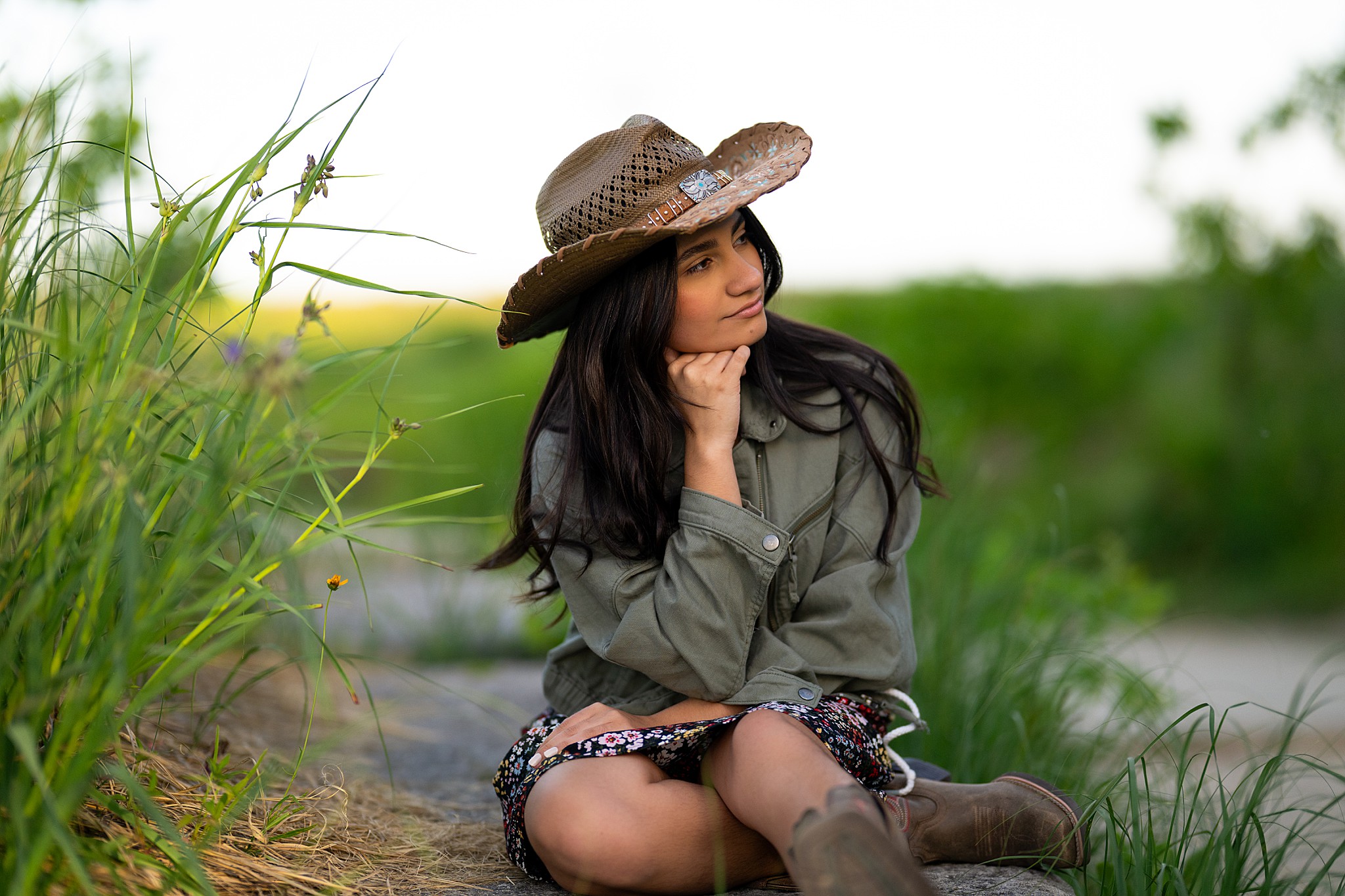 The SBP Outfit Guide for Your Chicago Senior Photos with award-winning senior photographer Shalimar B. Photography.