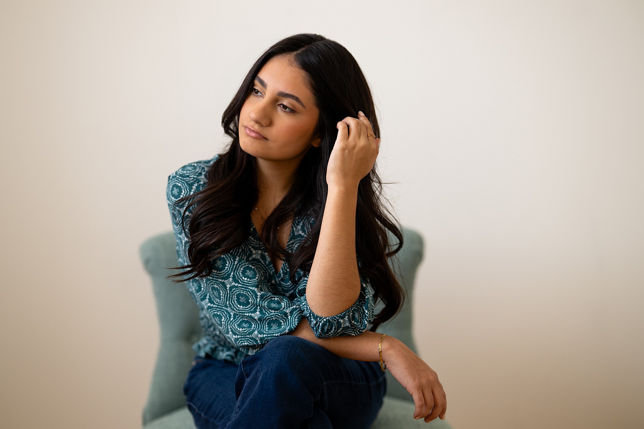 Why You Don’t Have to Know How to Pose (That’s Literally My Job) with award-winning Chicago senior photographer Shalimar B. Photography.